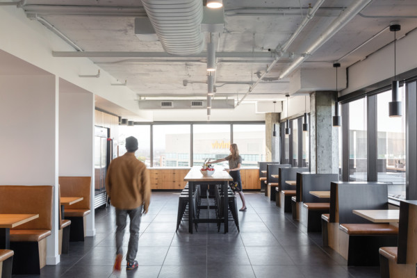 BonCom-Lunch-Room-Overview-People-Interior