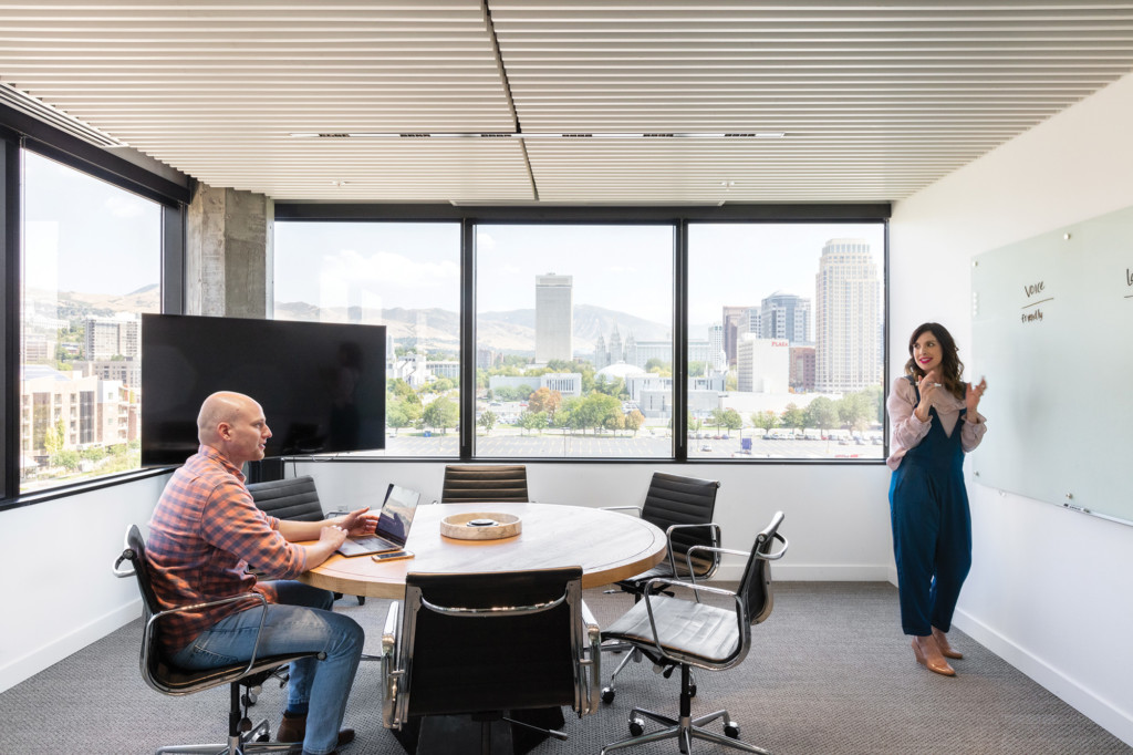 BonCom-Small-Conference-Room-People-Interior