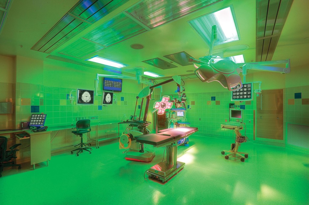 Clinical-Neurosciences-Interior-operating-room-GREEN