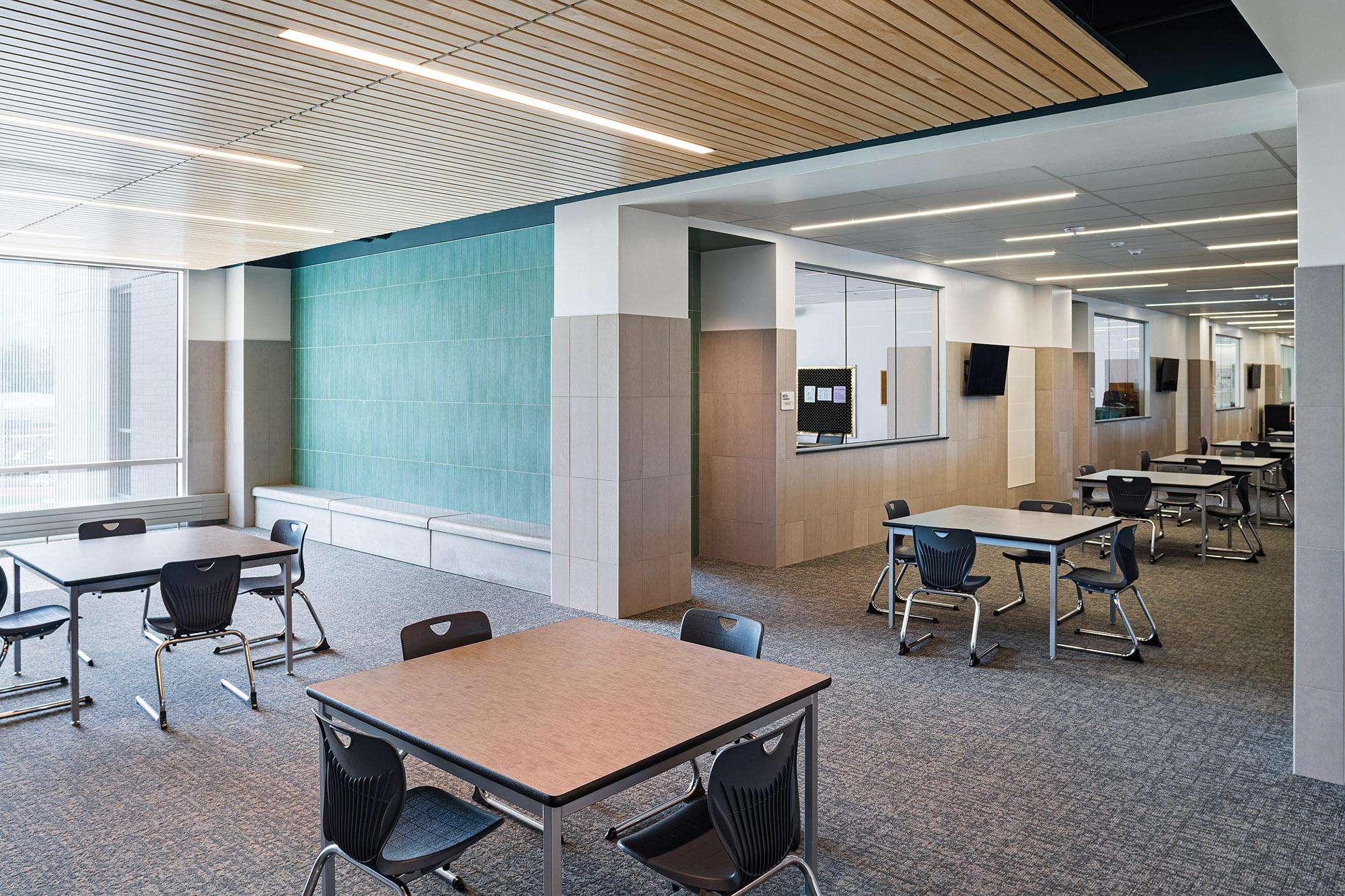 Hillcrest-High-School-Interior-Second-Floor-Academics-Collaboration-Space-and-Classroom