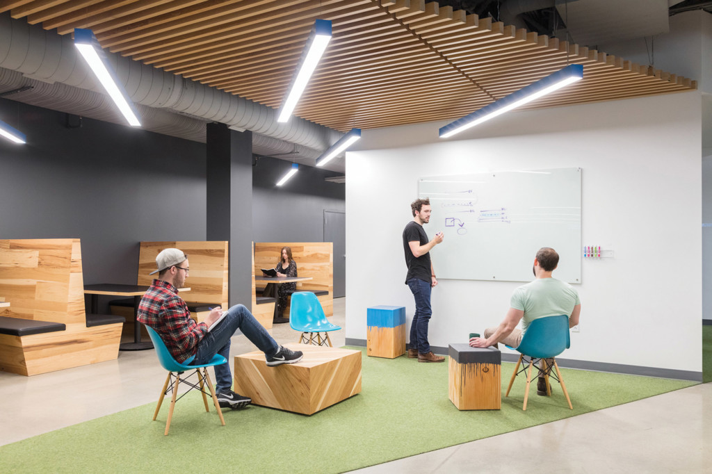 Clearlink-Salt-Lake-City-Interior-Meeting-Area-Booths-People
