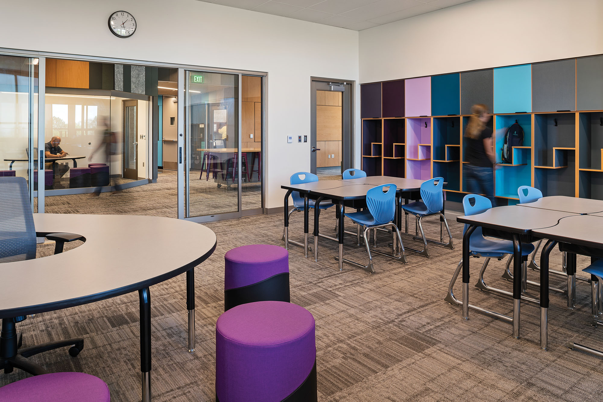 polk_elementary_school_interior_classroom_view_to_collaboration_people
