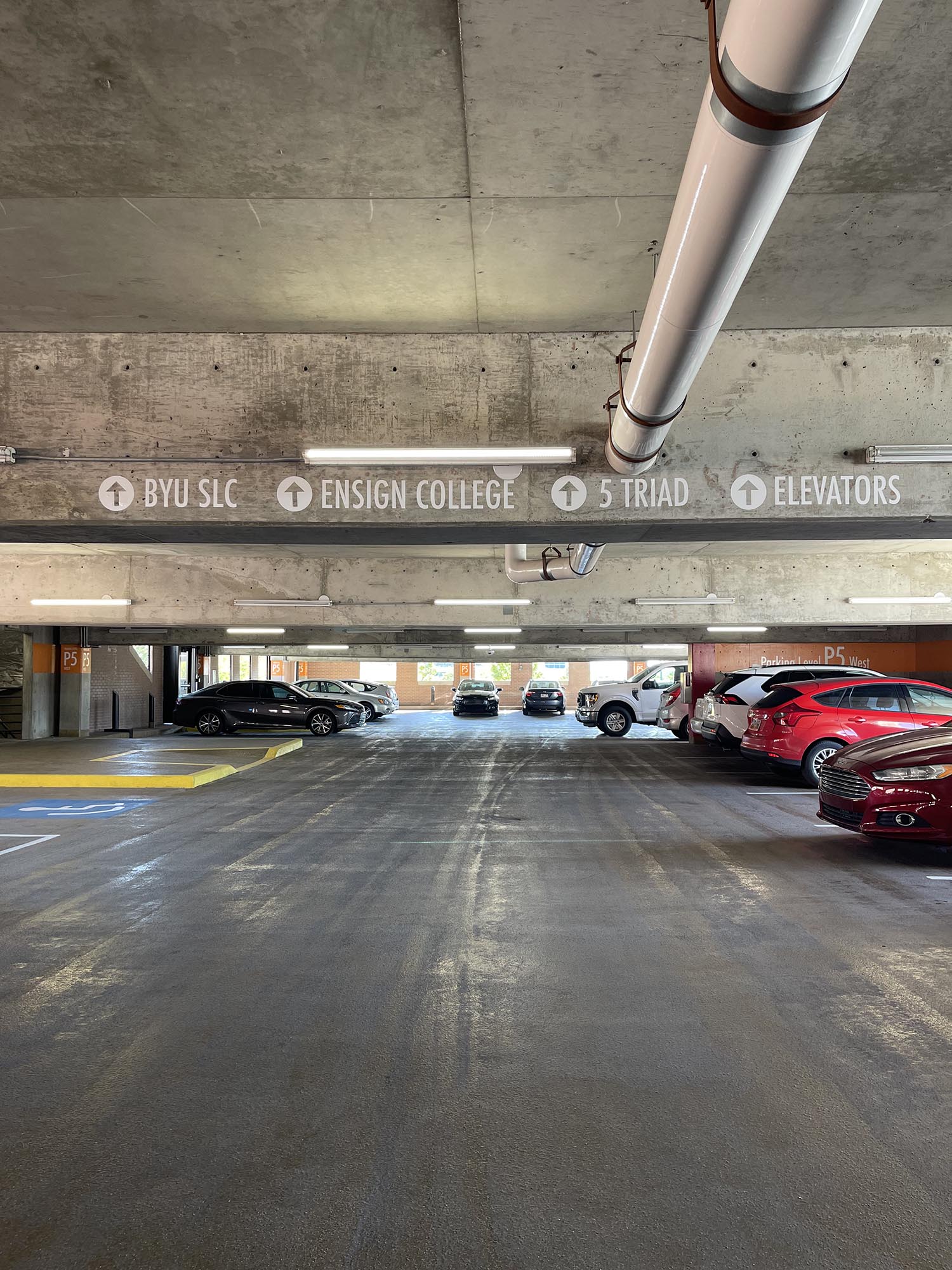 Traid_Center_Signage_Interior_Wayfinding_Bulkhead_White_Straight