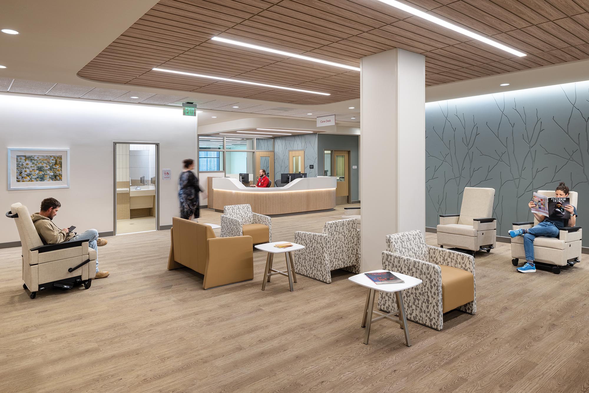 HMHI-Kem-Carolyn-Gardner-Crisis-Care-Center-Interior-Observation-Aera-2-View-to-Care-Desk-People