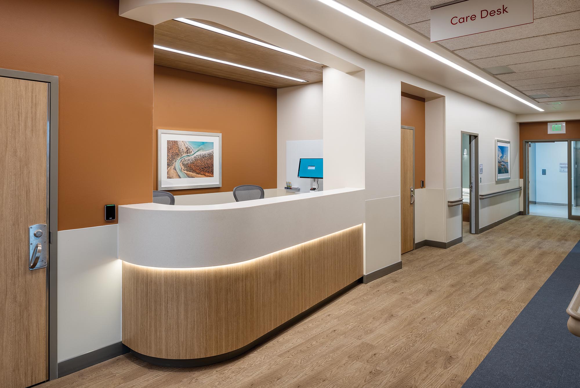 HMHI-Kem-Carolyn-Gardner-Crisis-Care-Center-Interior-L3-Rust-Care-Desk-View-to-Windows