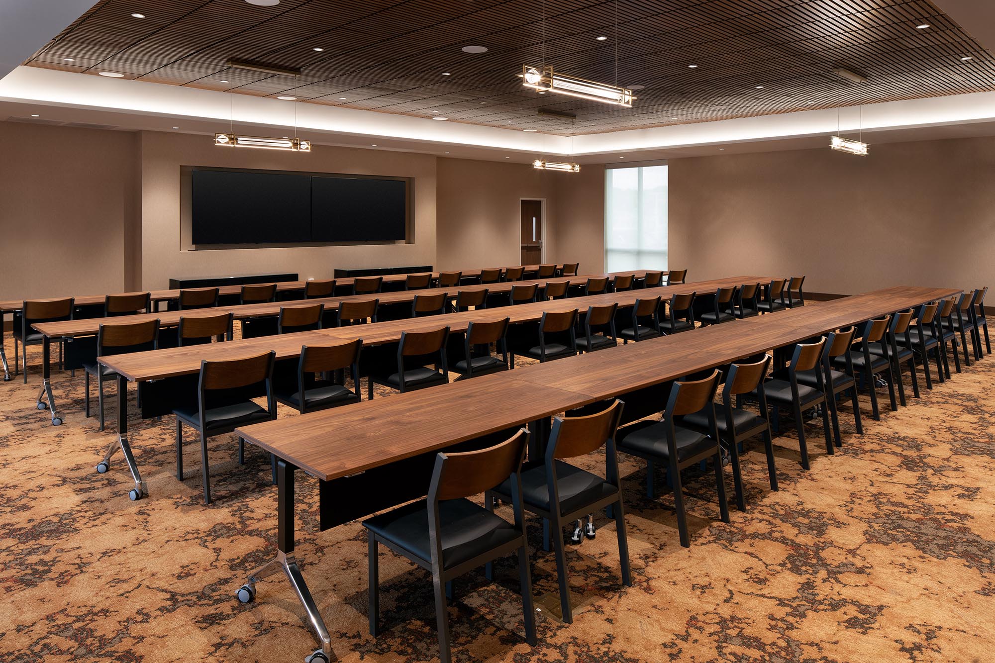 Monterey-Marriott-Courtyard-and-Residence-Inn-Interior-Conference-Ponderosa-Classroom-Set